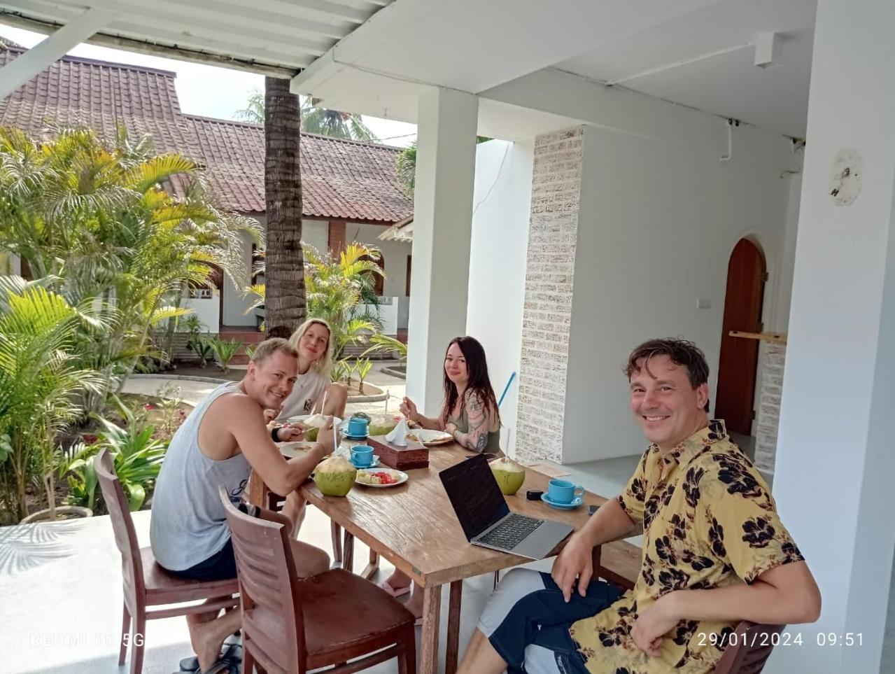 White Coconut Resort Gili Trawangan Exterior foto